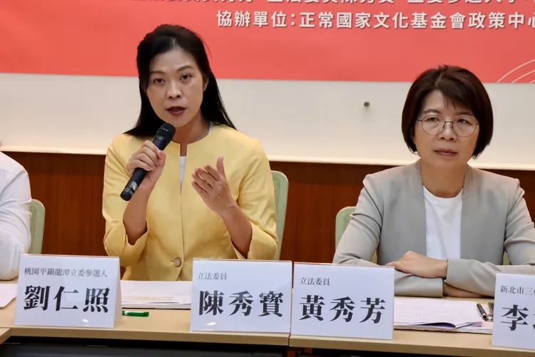 民進黨立委陳秀寶（左）。正國會辦公室提供