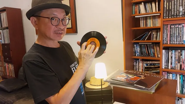7寸唱片是當年就是用來在點播機上的唱片。凃建豐攝