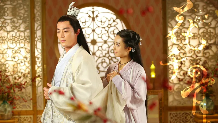 霍建華（左）、趙麗穎8年前演出電視劇《花千骨》人氣爆棚。翻攝電視劇花千骨微博