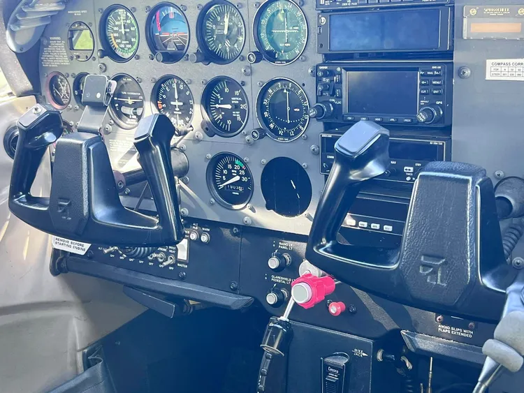 小飛機的儀表板。翻攝馬丁郡治安官辦公室臉書/MartinCountySheriffsOffice