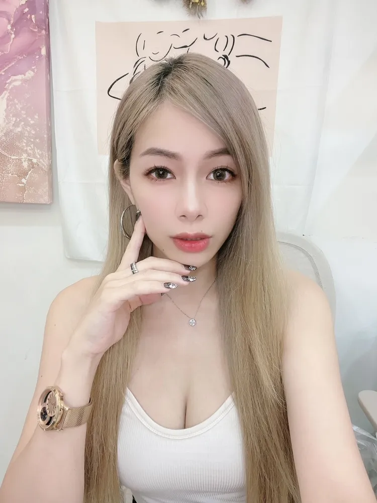 處女座的17主播呦米外冷內熱，愛好早晨的她是標準的陽光女孩，直播都在早上時段。
