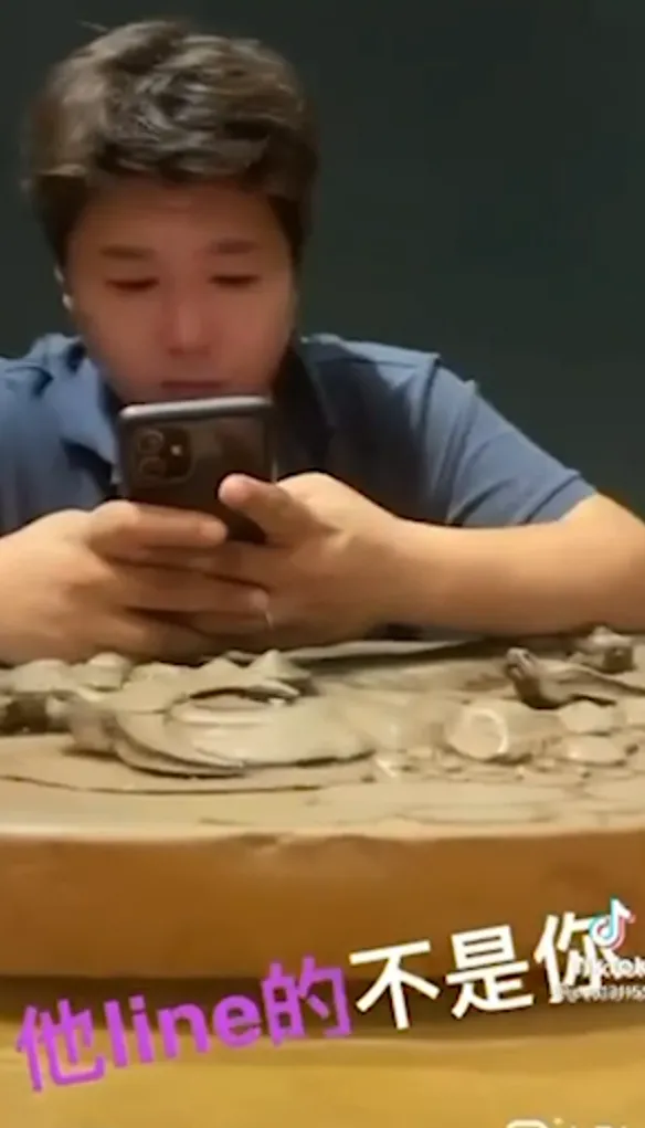 《我怕來者不是你》被改唱他來LINE的不是你~TikTok :eva131155 提供