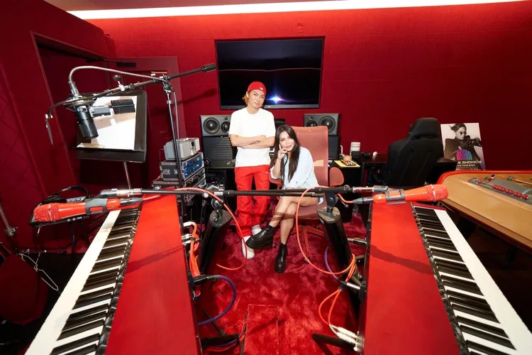 艾怡良展開跨國合作。翻攝艾怡良臉書