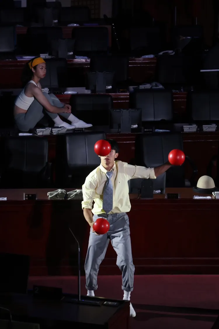 網友批評白晝之夜藝術成分不足。林林攝