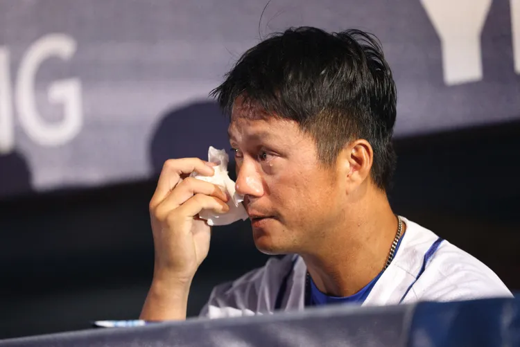 高國輝感動落淚。  富邦悍將提供