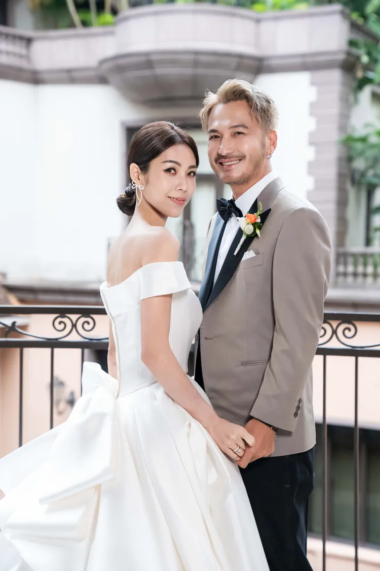 KID（右）和Rita今天開心辦婚宴。PhiStudio提供