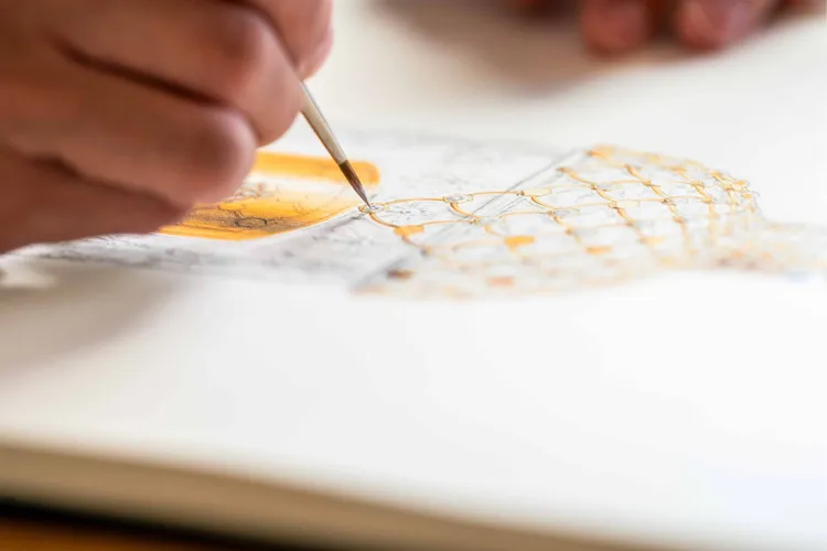 宮廷花束蜂印瓶設計圖。品牌提供