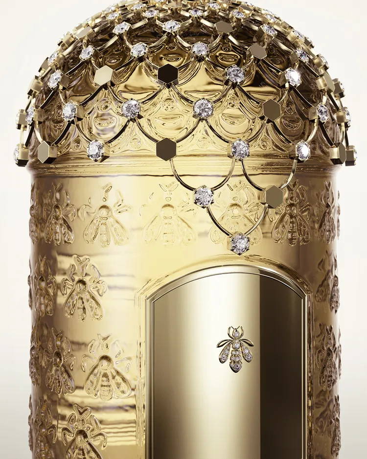 CHAUMET為嬌蘭打造的宮廷花束蜂印瓶。品牌提供