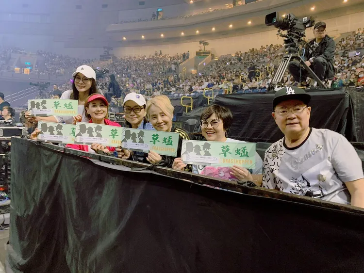 陳美鳳與向娃、張瓊姿、李明依、紀寶如、劉福助等人，搭高鐵南下高雄看香港殿堂級唱跳組合「草蜢」演唱會，所幸最後劉福助有趕上。