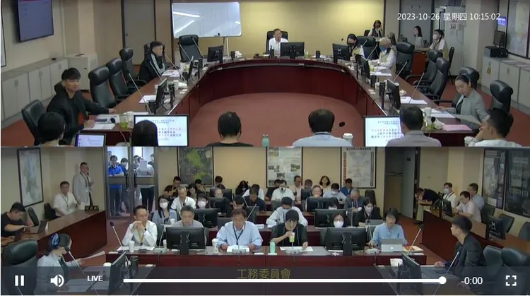 北市議會工務委員會今專案報告都更並討論損鄰規則修訂方向。翻攝議會直播畫面