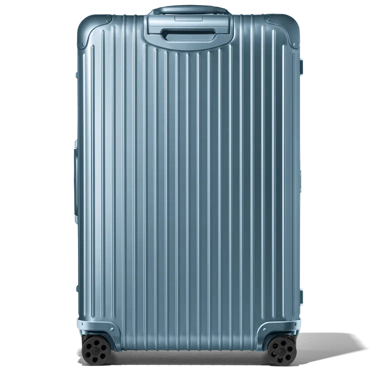 RIMOWA Original Check-In L Arctic Blue北極藍行李箱，6萬200元。品牌提供