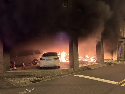 苗栗出租套房暗夜遇祝融 停車場疑遭縱火燒毀9汽機車