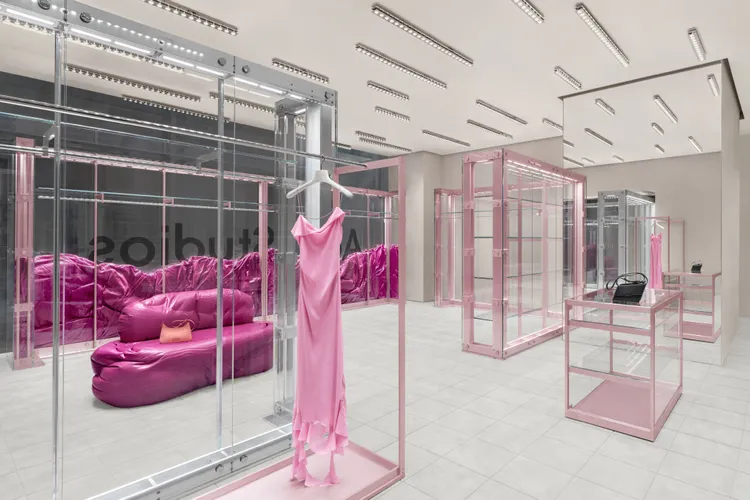 店裝以粉色作為主視覺。品牌提供