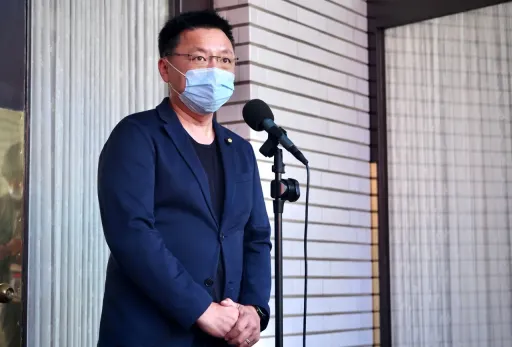 趙天麟現身道歉！指多年前外遇「老婆原諒」　今出門前孩子喊：爸爸加油