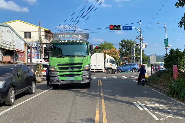 警方排除司機酒駕。讀者提供