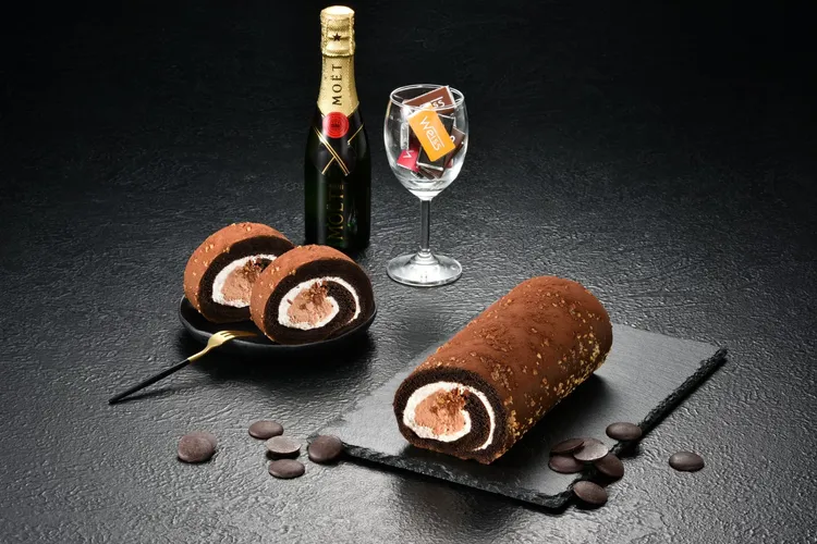 亞尼克榛果厚巧克力生乳捲從內到外皆為Weiss引以為傲的經典食材，堪稱一生值得一嘗的夢幻逸品。亞尼克提供