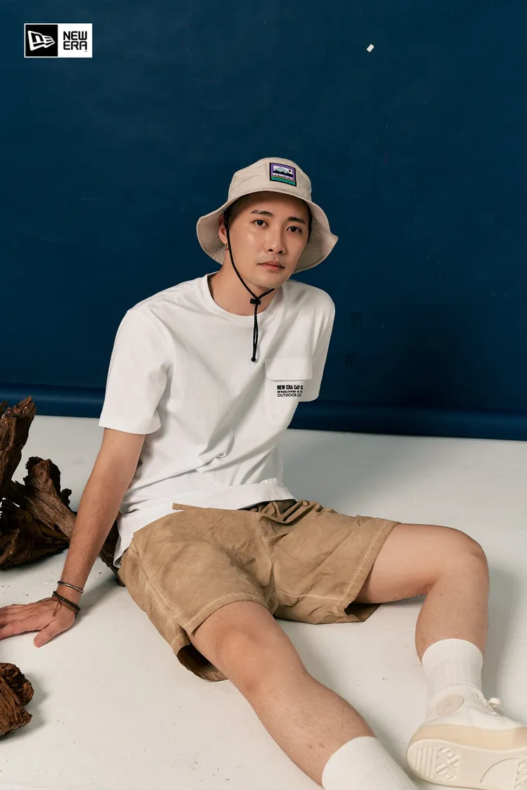 高真以探險帽點綴整體造型。品牌提供