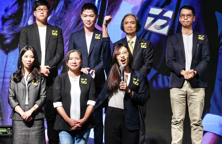 7席不分區委員提名人，其中鄭侑青因故無法前來。林林攝