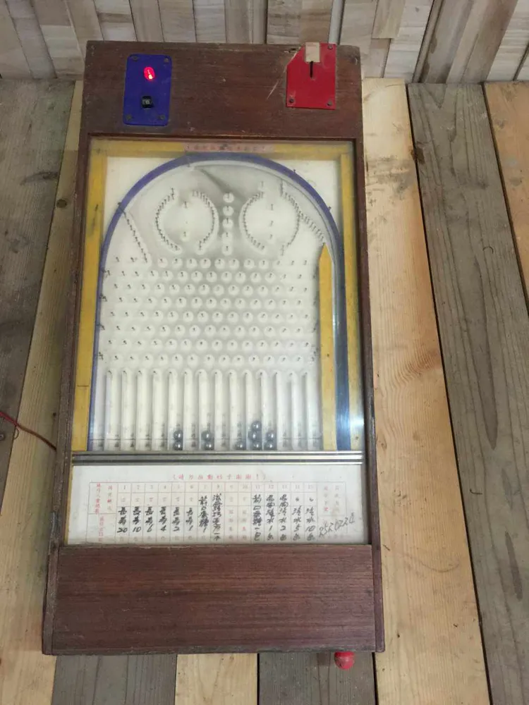 高雄市一名黃先生分也享他家還有懷舊彈珠台。黃先生授權提供