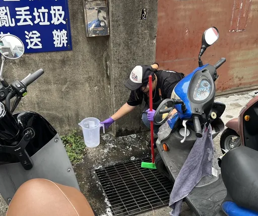 竹市炸鸡店清洗锅具废水排沟渠 安捏母汤!环保局限令清理裁罚4800元
