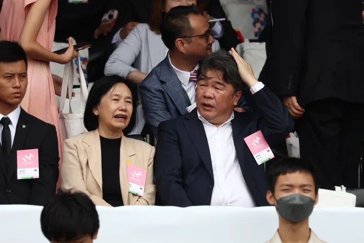 衛福部次長王必勝也出席大會，因為風大而不斷髮型被吹亂。彭欣偉攝