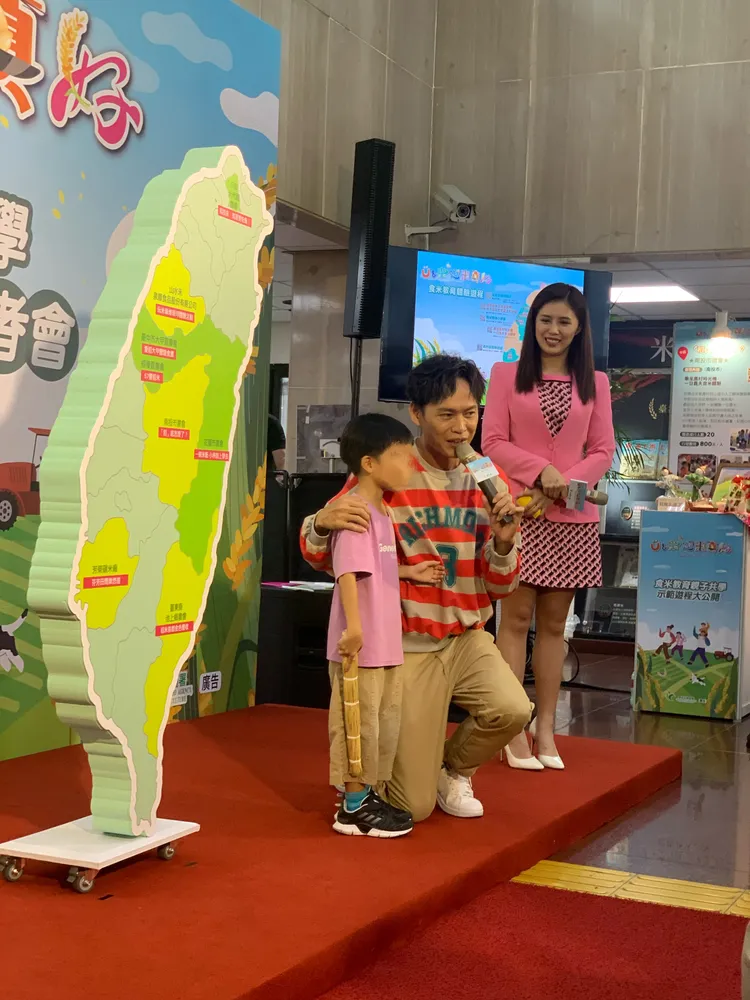 兒子「阿寶」驚喜現身記者會。林秭渝攝