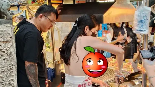 「側乳魷魚妹」1塊布遮胸5萬人暴動　她發聲了：我的奶是真的