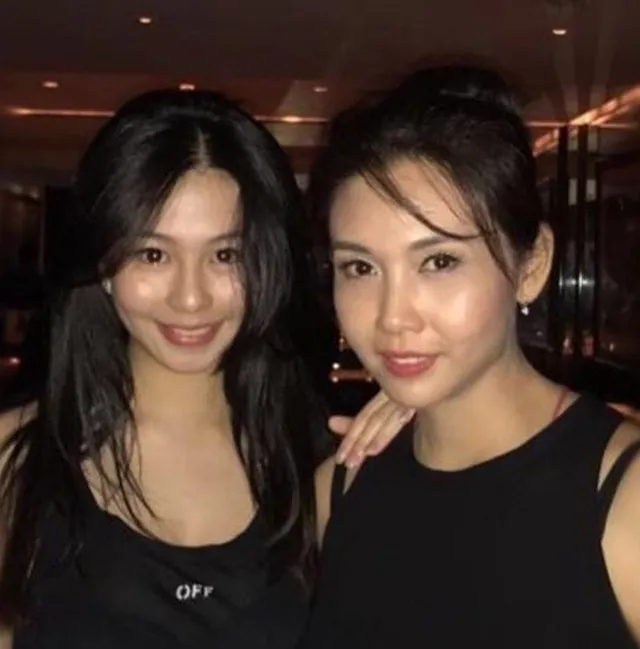 邱淑貞與女兒沈月合照如同姊妹花。翻攝沈月IG