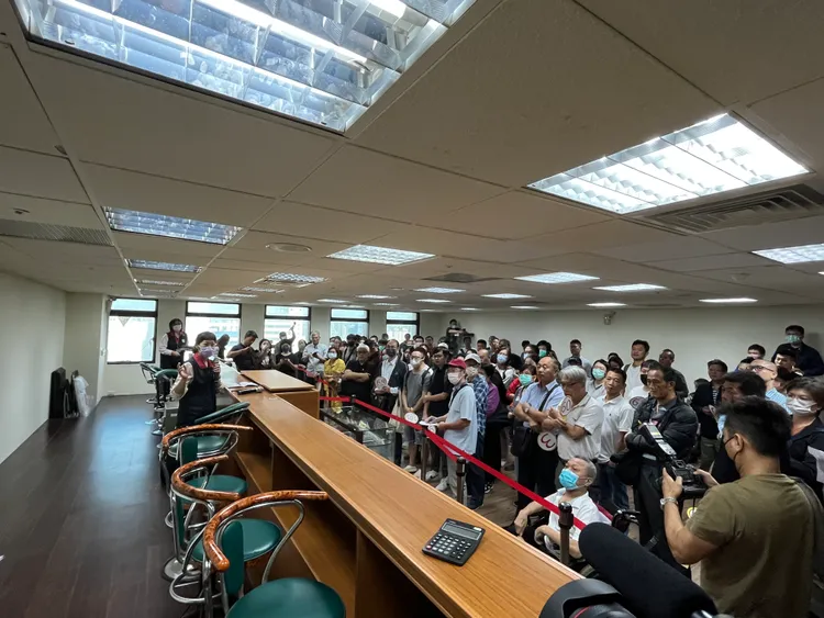 現場拍賣會人潮。桃園分署提供