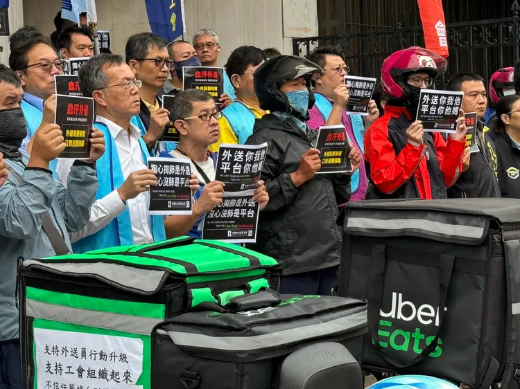 外送員今9:30赴立法院前抗議。彭欣偉攝