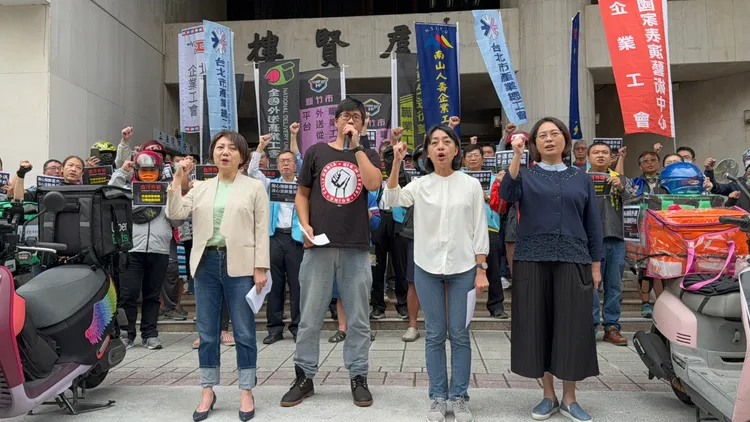 立委們出席助陣。彭欣偉攝