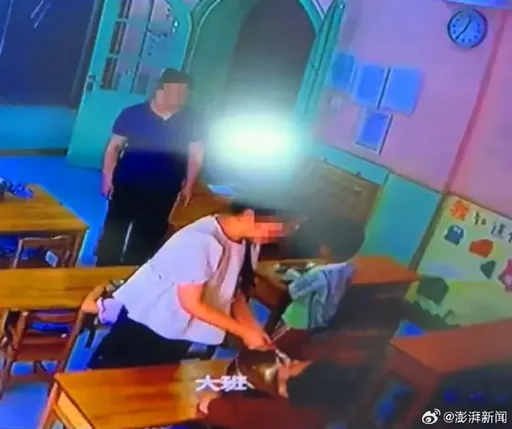 中國幼兒園老師逼幼童吃嘔吐物　網友一看拳頭硬了