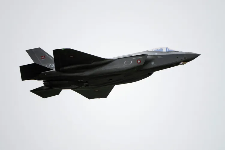 F-35匿蹤戰機雖然貴，仍獲各國搶購。圖為丹麥購買的F-35匿蹤戰機。路透社