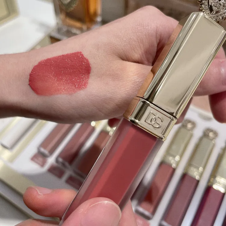 摯愛柔霧慕斯唇釉#200動情玫瑰。張家玲攝