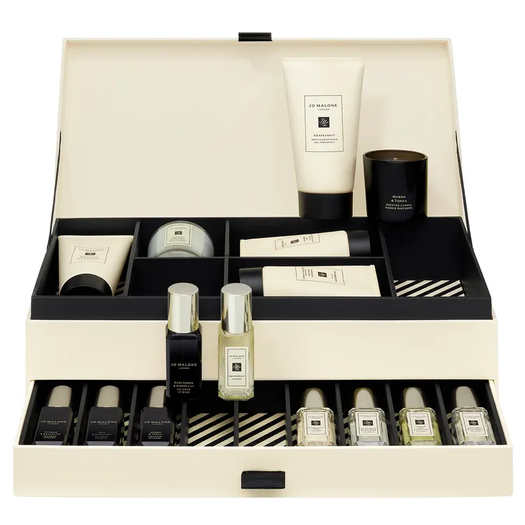 專門為男士打造的童話薑餅聖誕英倫紳士豪華禮盒，1萬4000元。品牌提供