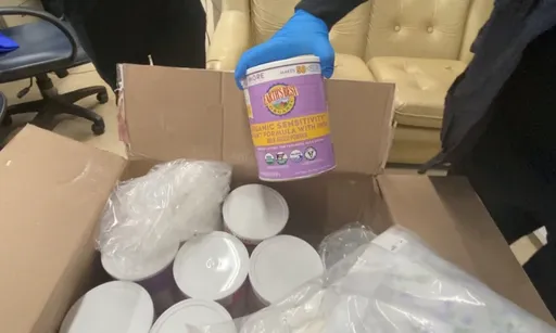 美國名牌「奶粉」網路代購人氣高 空運來台遭利用!每罐都藏壞東西