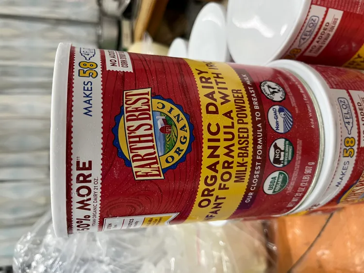 知名廠牌奶粉遭用來運毒。翻攝畫面