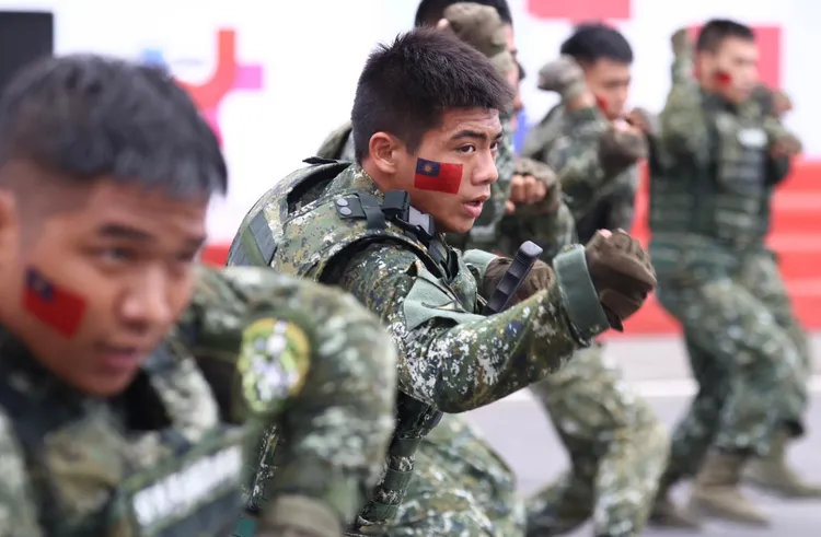 特指部展現格鬥技能。彭欣偉攝