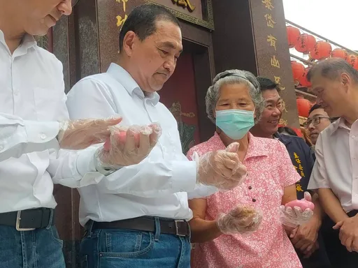 柯文哲喊話「不要每天拿高帽子戴」　侯友宜：我把人民擺第一