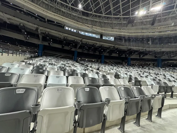 台北市長蔣萬安今天「開箱」大巨蛋，圖為大巨蛋內的觀眾席座椅。彭欣偉攝