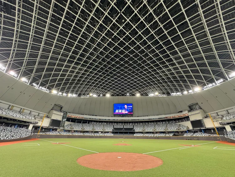 台北市長蔣萬安今天「開箱」大巨蛋，圖為大巨蛋內部場景。彭欣偉攝