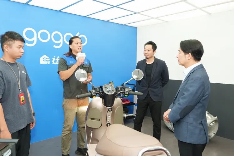 賴副總統向許幃傑深入了解訓練過程、開業條件與營運情況。業者提供