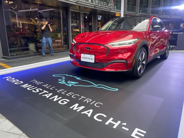 Ford Mustang Mach-E在Premium以上車型配置Ford eAWD四輪驅動系統，經WLTC測試， Select車型擁有471km的純電續航力，Premium車型及GT車型則分別為539km及486km。林浩昇攝