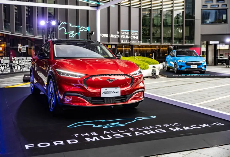 Ford Mustang Mach-E提供150kW CCS2直流快充規格，可於約33分鐘（Select車型）及45分鐘（Premium／GT車型）完成10至80％快速充電。林浩昇攝