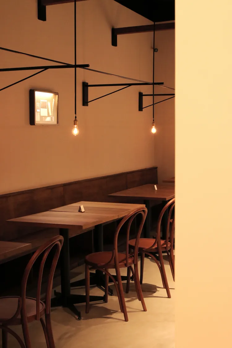 帶有歲月味道的復古老件和家具營造帶有木質調的主要空間氛圍。業者提供