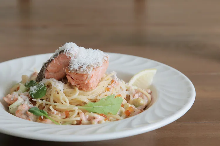 新品柚子胡椒親子奶油麵430元。業者提供