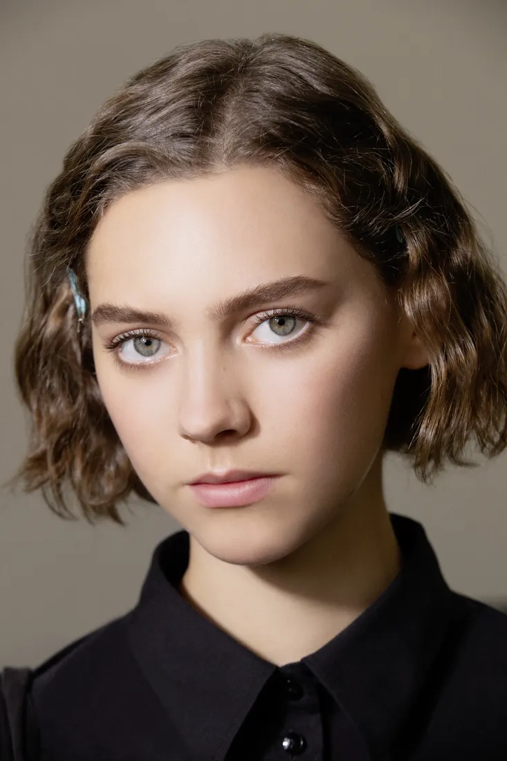 秀場Model的妝容素雅呼應了2024春夏系列歌頌自由自在的主題。品牌提供