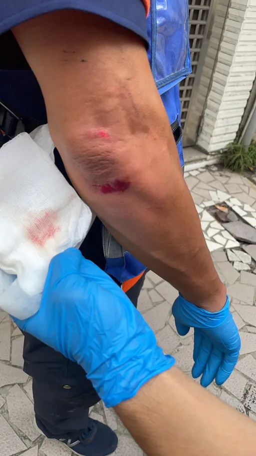 騎士不滿救護車救人擋道竟拿大鎖攻擊警消 消防局長震怒!提告到底