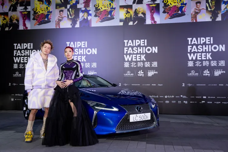 陳星翰（左）、Karencici（右）出席台北時裝周。台北時裝周提供