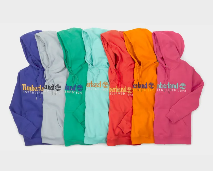 Timberland 50周年特別款彩色連帽衫，各4200元。品牌提供